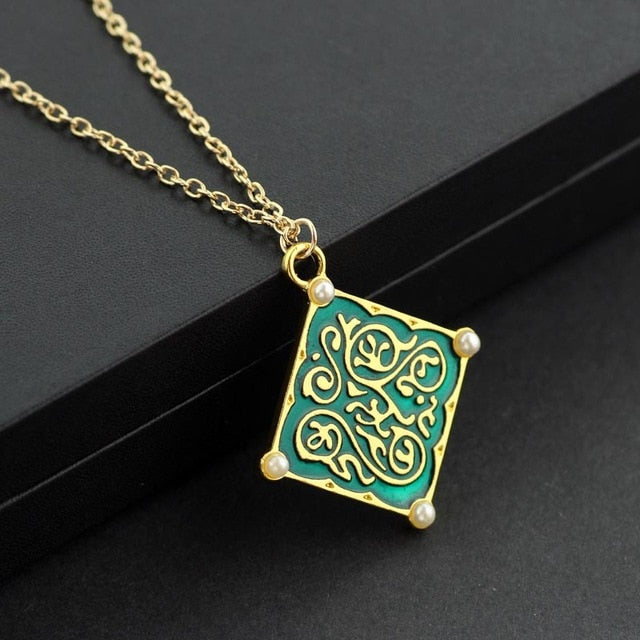 2018 Game Jewelry 3 Wild Wolf Head Necklace Men Collier Medallion Wizard Wolf Wild Hunt 3 Wizard Figure Game Graduation Gifts