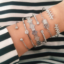 Load image into Gallery viewer, 7 Pcs/set Women Bracelets Boho Retro Shell Moon Star Crystal Beaded Gold Chain Bracelet Set Beach Fashion Bangle Jewelry
